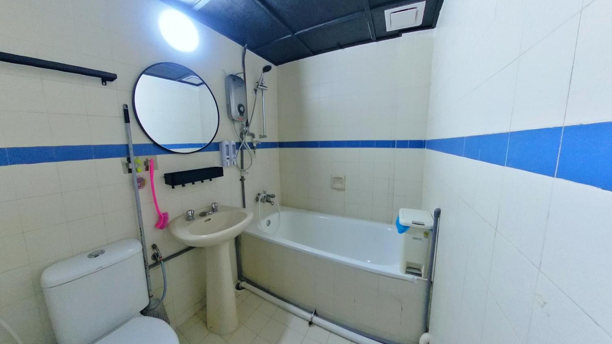 Holiday home 10pax Gfloor 2r2b Dual-key Doorstep To Beach, Free Bbq Set, Wifi, 50